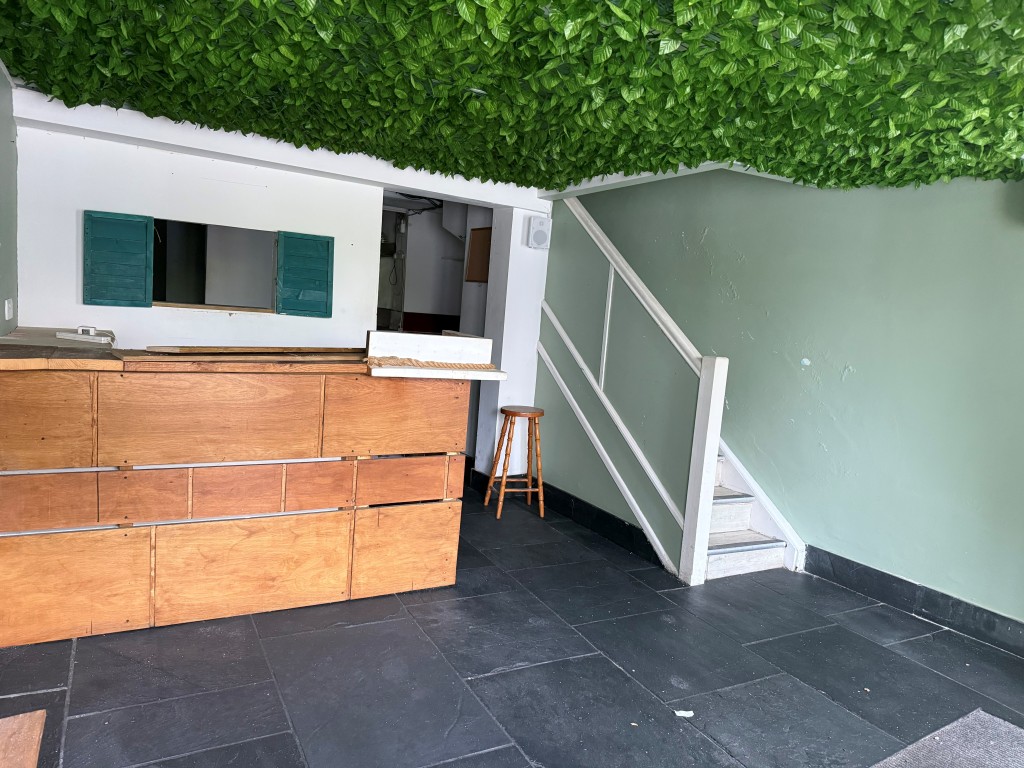 Lot: 69 - FREEHOLD COMMERCIAL BUILDING IN CENTRAL LOCATION - Retail area